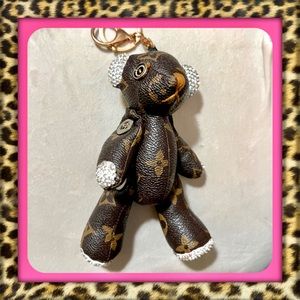 👑✅PRICE FIRM✅ Hand Crafted Brown Bear Key Charm. Brand New!